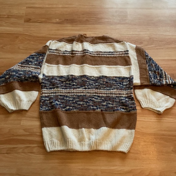 NWOT bubble sleeve sweater. - Picture 4 of 4